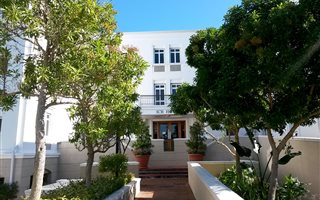 180 m² Commercial space in Constantia