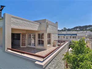 2 Bed Apartment in Onder Papegaaiberg