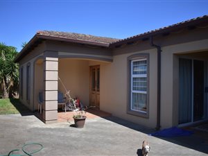 3 Bed Townhouse in Bonza Bay
