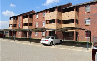 2 Bedroom Apartment in Robertsham