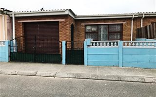 2 Bedroom House in Lentegeur