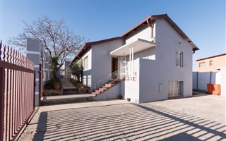 3 Bedroom House in Bosmont