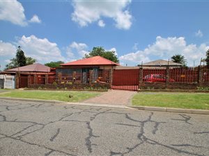 6 Bed House in South Hills