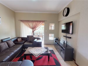 2 Bed Apartment in Roodepoort Central