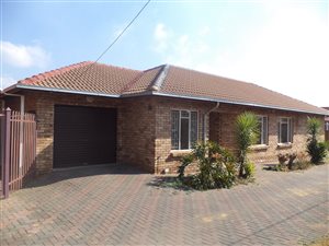 3 Bed Townhouse in Bronkhorstspruit