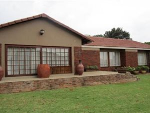 4 Bed House in Magalieskruin