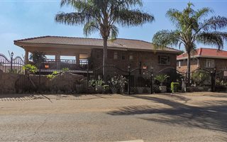 4 Bedroom House in Florauna