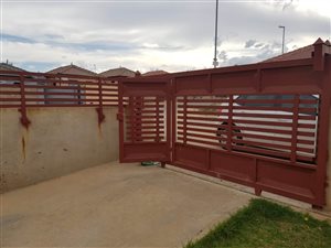 2 Bedroom House in Clayville