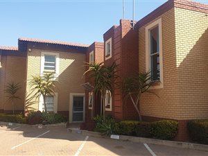 984 m² Commercial space in Route 21 Business Park