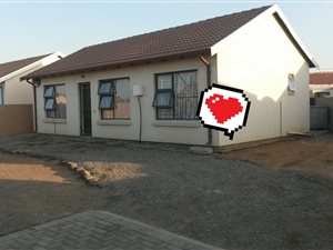 3 Bed House in Golden Gardens