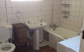Bachelor apartment in Queenswood