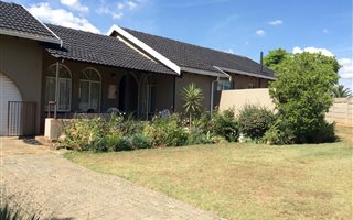 3 Bedroom House in Sherwood Gardens