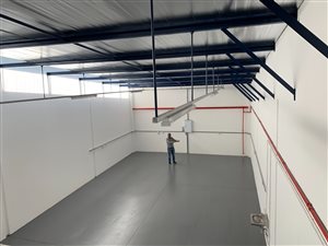 170 m² Industrial space in Strydompark