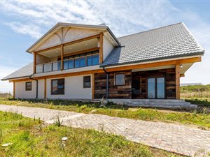 7 Bed House in Dana Bay