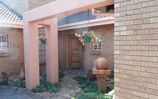 3 Bedroom Townhouse in Zwartkop