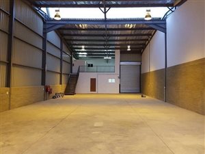 400 m² Industrial space in Strydompark