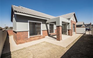 3 Bedroom Simplex in Meyersdal Nature Estate