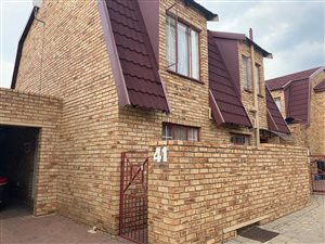 3 Bed Townhouse in Ruimsig