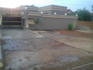 4 Bed House in Mabopane
