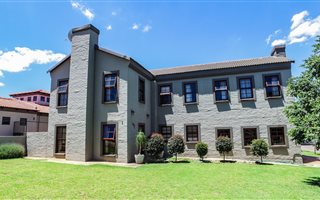 3 Bedroom House in Bronberg