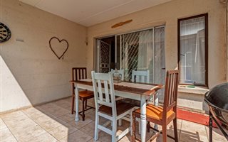 2 Bedroom Apartment in Wilgeheuwel