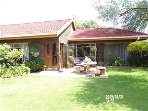 5 Bed House in Falcon Ridge