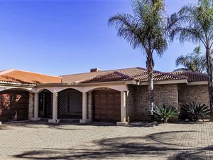 4 Bed House in Hillcrest