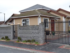 3 Bed House in Camelot