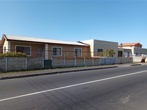 5 Bed House in Grassy Park