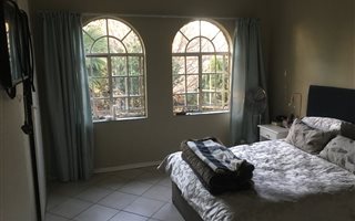2 Bedroom Duplex in Waterkloof Glen