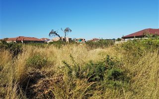 853 m² Land available in Elti Villas