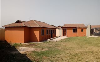 3 Bedroom House in Olievenhoutbosch