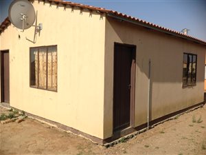 2 Bed House in Duduza