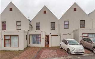 4 Bedroom House in La Colline