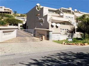 3 Bed Townhouse in Constantia Kloof