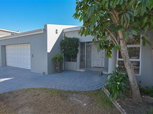 7 Bed House in Flamingo Vlei