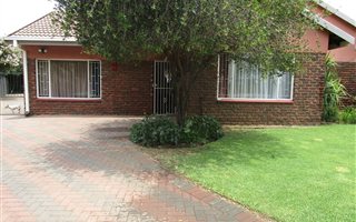 4 Bedroom House in Falcon Ridge