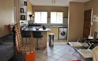2 Bedroom Apartment in Die Hoewes