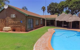 4 Bedroom House in Dorandia