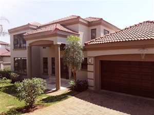 3 Bed House in Ruimsig Country Estate