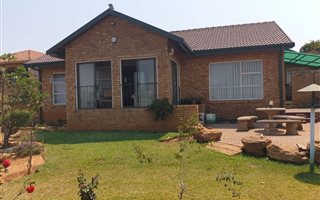 2 Bedroom House in Kleinfontein