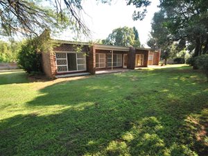 4 Bed House in Schuinshoogte