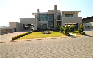 6 Bedroom House in Cedar Creek