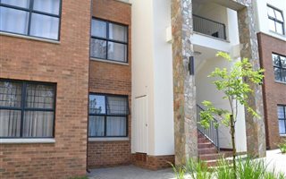2 Bedroom House in Kyalami AH