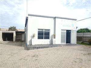 100 m² Commercial space in Newton Park