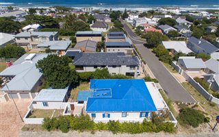 5 Bedroom House in Voelklip