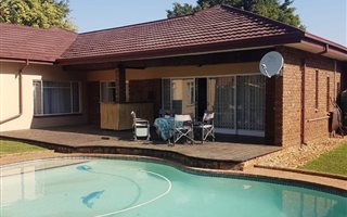 4 Bedroom House in Sinoville