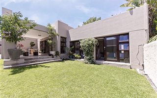 4 Bedroom House in Cedar Lakes