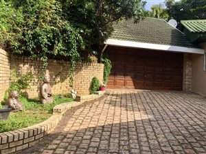 4 Bed Townhouse in Bonza Bay