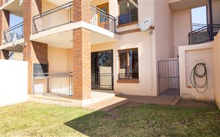 2 Bedroom Duplex in Mooikloof Equestrian Estate